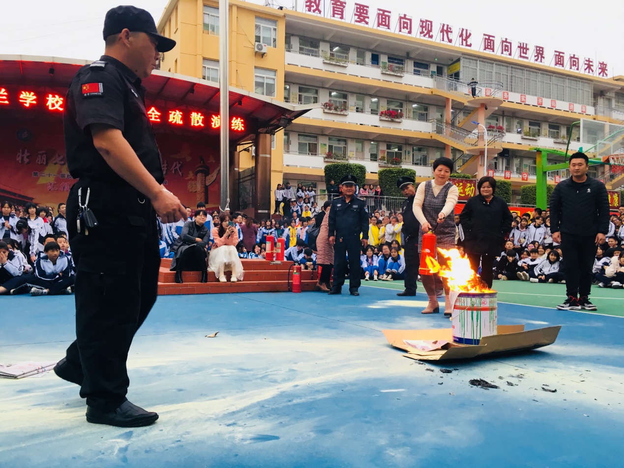 玉兰学校举行消防安全疏散演练