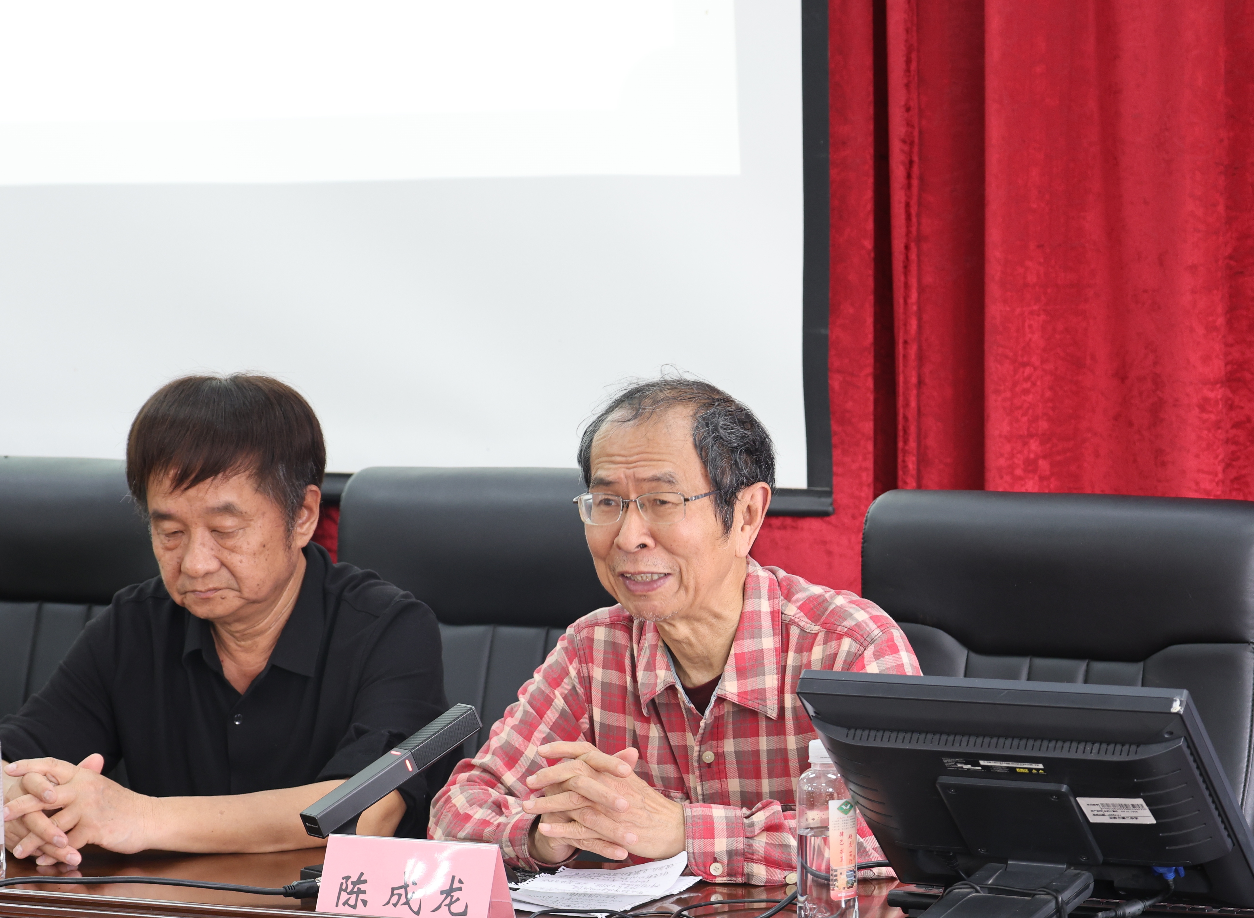 闽派语文教育教学工作会议暨书香校园建设研讨会于龙岩二中召开