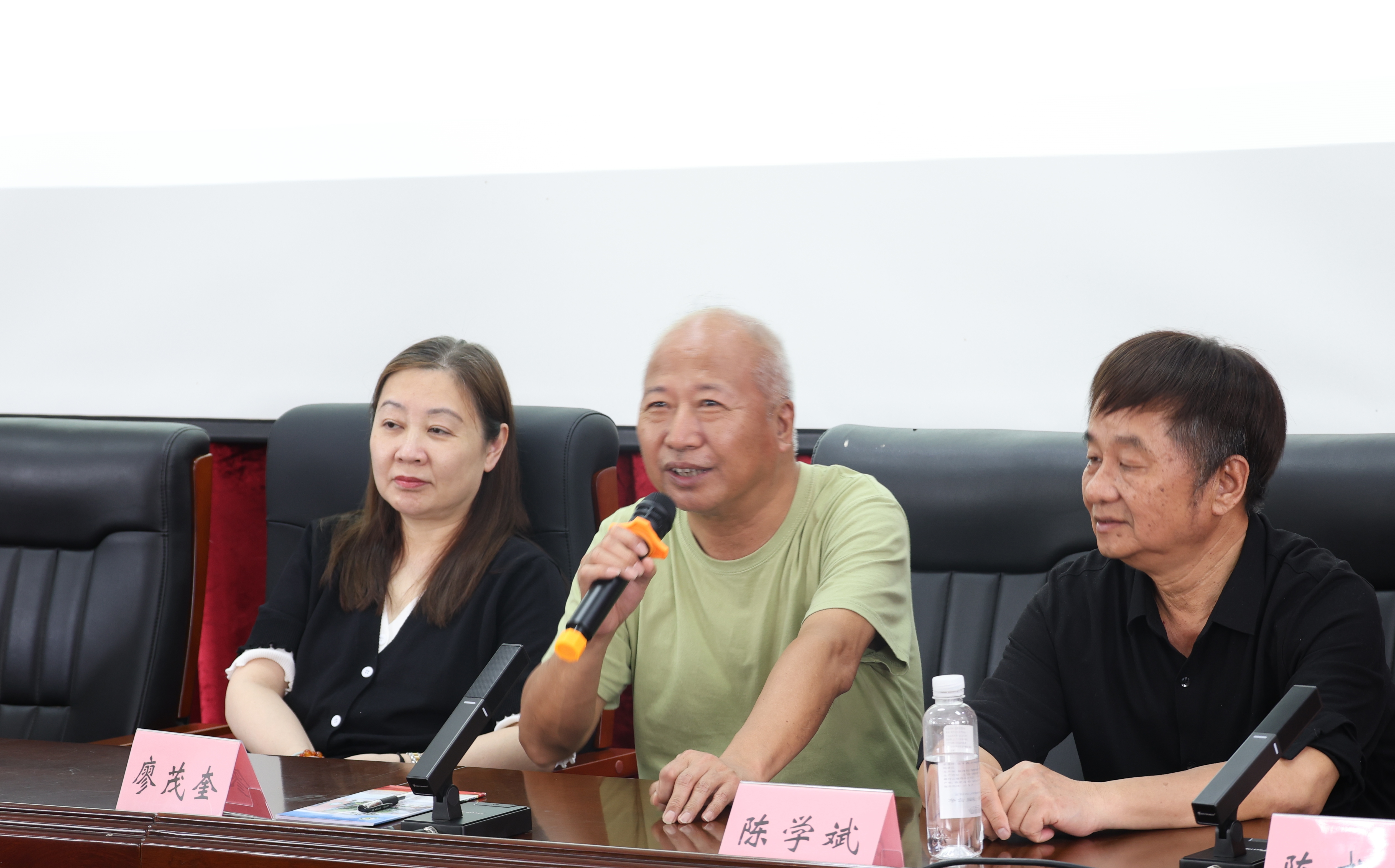 闽派语文教育教学工作会议暨书香校园建设研讨会于龙岩二中召开