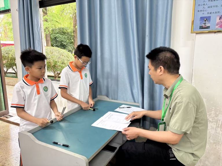 【教育教学】三角镇光明小学四年级科学实验操作考核工作顺利完成