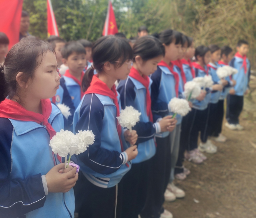 缅怀先烈承红色基因 慈孝少年续奋进征程——仙游县园庄中心小学2026年清明祭英烈主题实践活动暨“行走的思政课”