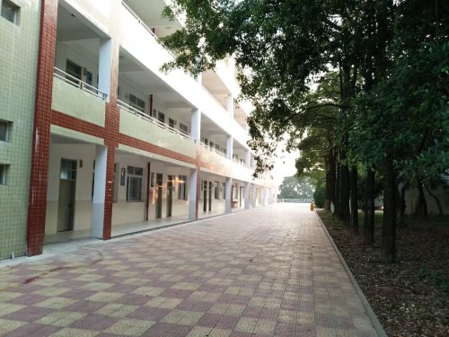 福建省南安市诗山中学