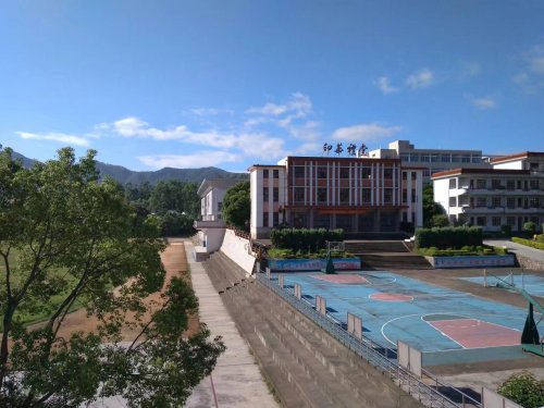 福建省南安市诗山中学