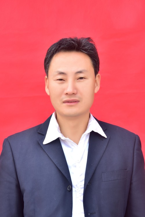 董红葵  武汉工业大学专科毕业,中学计算机一级教师