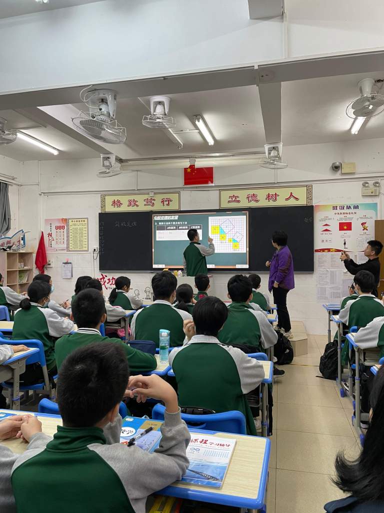 借力信息技术 ，赋能课堂教学——记东区松苑中学数学科组召开信息技术2.0公开课研讨活动