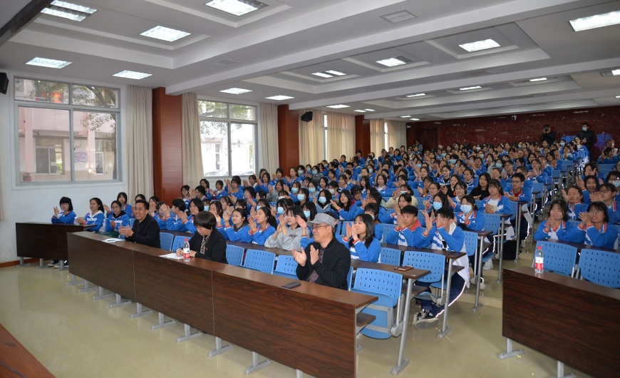 <a href=http://www.555edu.net/school-450/ target=_blank class=infotextkey>福州经济技术开发区职业中专学校</a>聆听九秩党员讲述党史故事