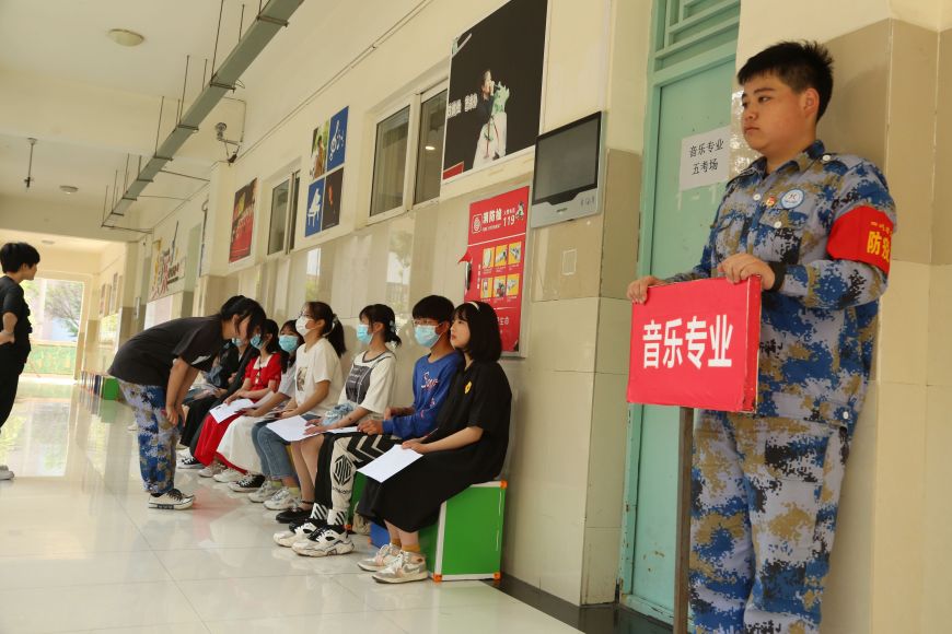 开艺体之门   创绚丽人生——四川省东汽八一中学举办艺体特长生专业