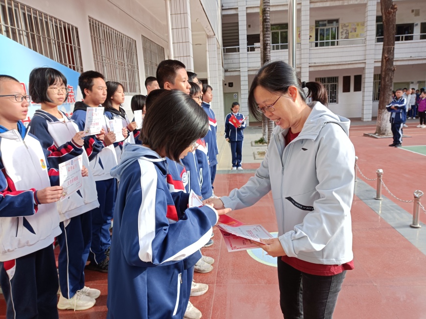 桂林市奎光学校举行"团结铸奎光 拼搏向未来"主题晨会