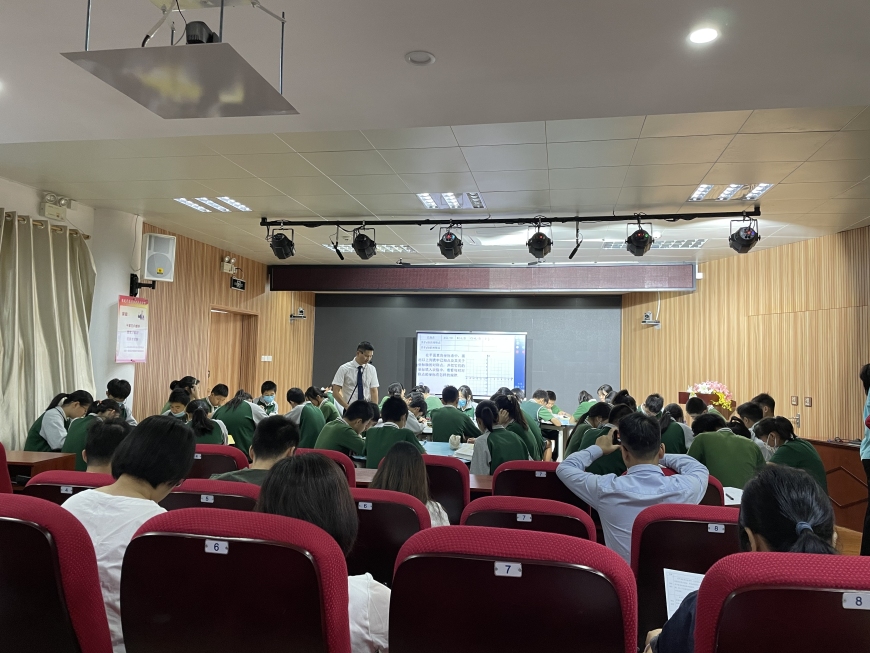 聚焦核心素养 助推新课教学——东区松苑中学数学科组开展新授课教学研讨活动