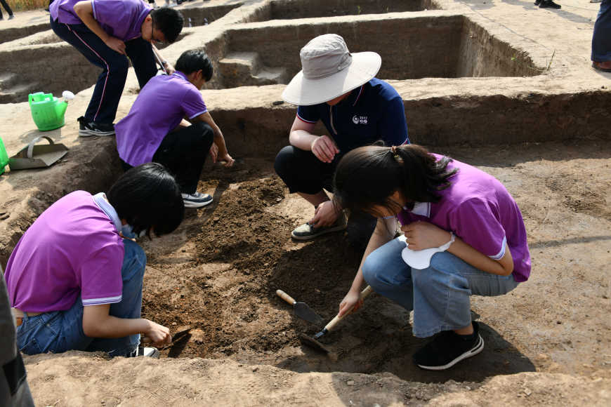 高密一中与山东大学考古队联合开展"文化和自然遗产日"主题活动