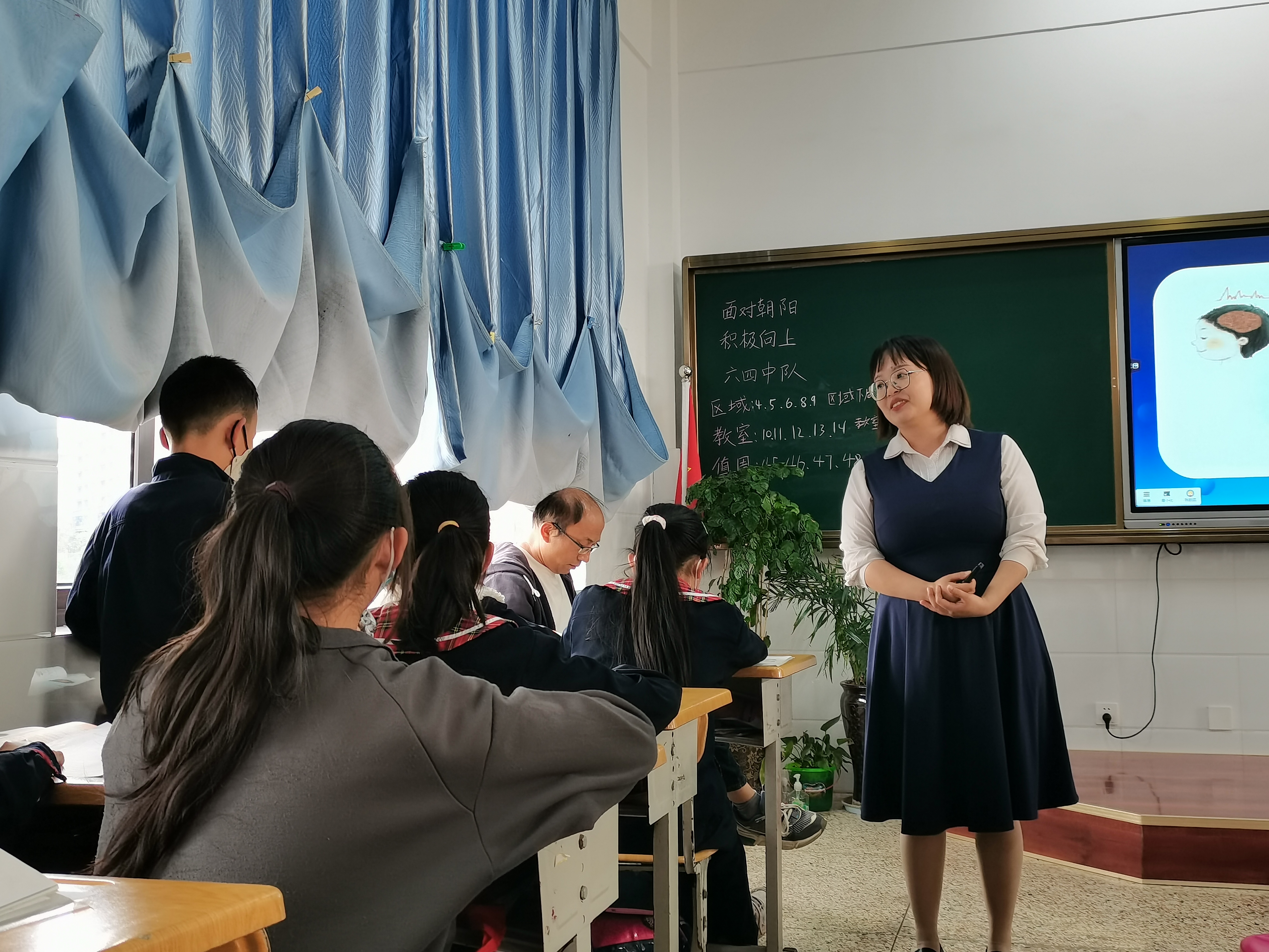 楚雄实验小学校长王静图片