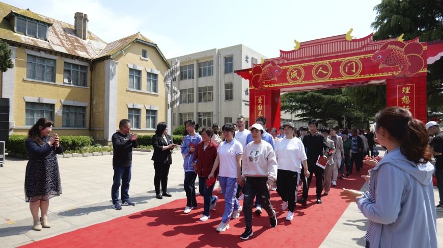 龙口第一中学东校举办2023届成人礼活动 十八岁感恩 责任 立志 筑梦