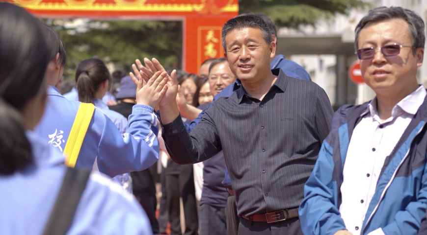 龙口第一中学东校举办2023届成人礼活动十八岁感恩责任立志筑梦