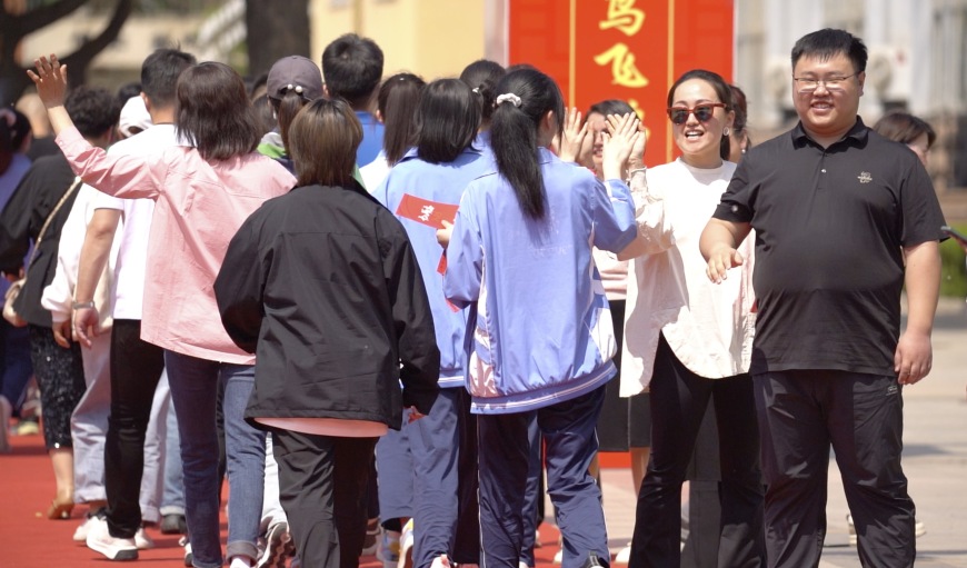 龙口第一中学东校举办2023届成人礼活动 十八岁感恩 责任 立志 筑梦