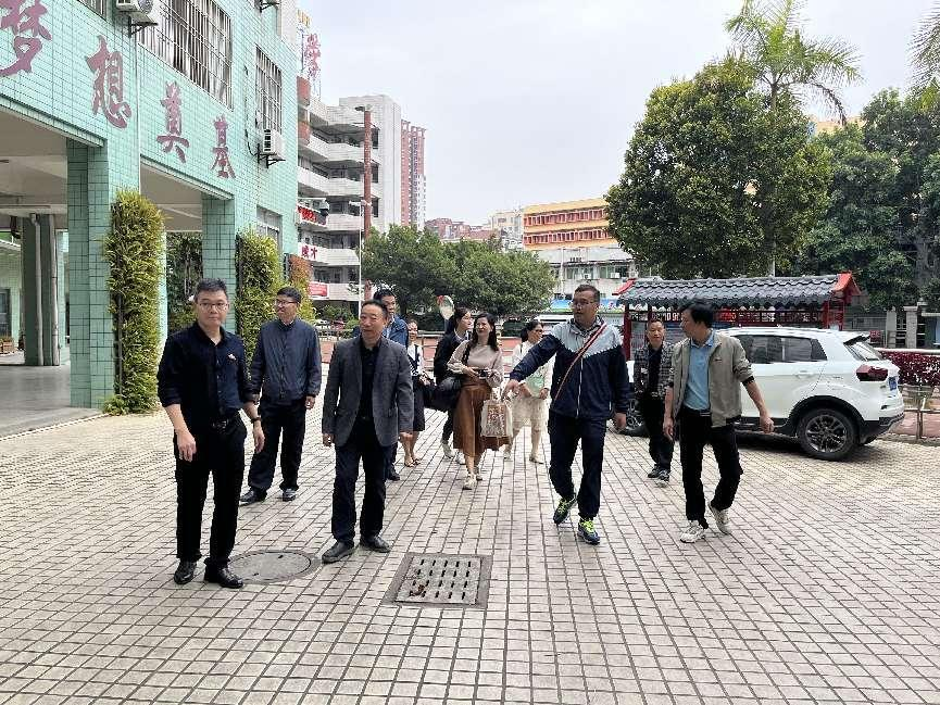 枫溪中学陈荣波校长代表学校热情欢迎各位领导老师,对支教教师李细妹