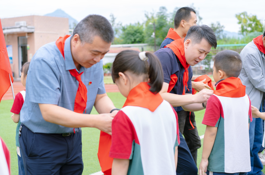 追梦红领巾,劳动助成长