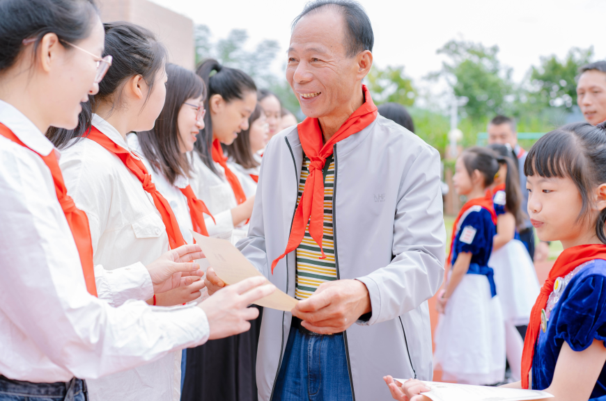 追梦红领巾,劳动助成长