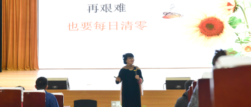 名家进校园|高密一中举行全国模范教师于洁专题报告会为加强师德师风