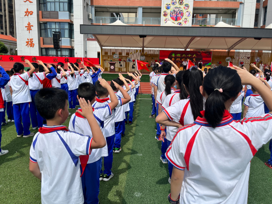 敬队礼 (4).jpg